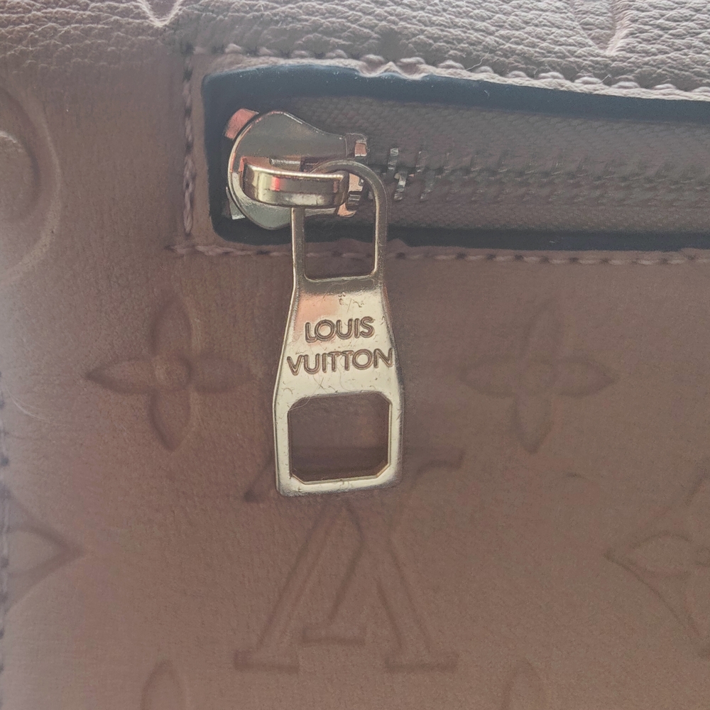 Louis Vuitton Beige Monogram Satchel - Picture 4 of 12